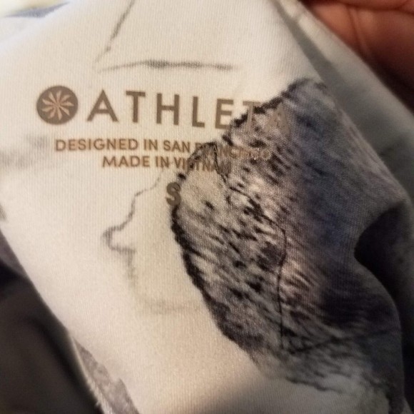 Athleta S Small Mudra Blue Purple Watercolor Floral 7/8 Leggings Size 325530-00 - Picture 9 of 9